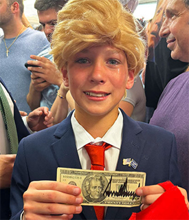 'teenager dressed like Trump meets the president who befriends him immediately